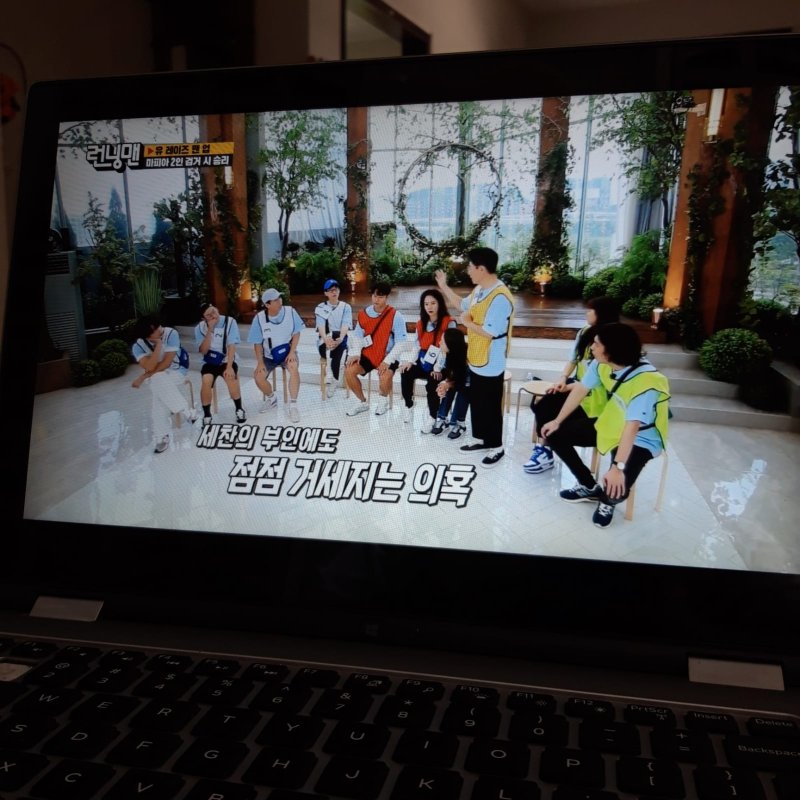 AES36 Pembuat Tertawa