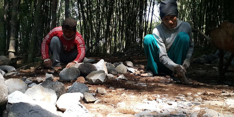 AES166 Sepenggal Kisah dari Dusun Ngadiprono : Trasah 