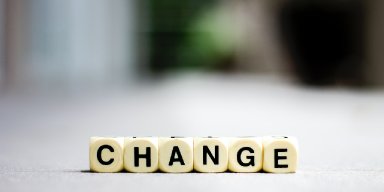 AES195 Tetap Bergerak, Terus Berubah