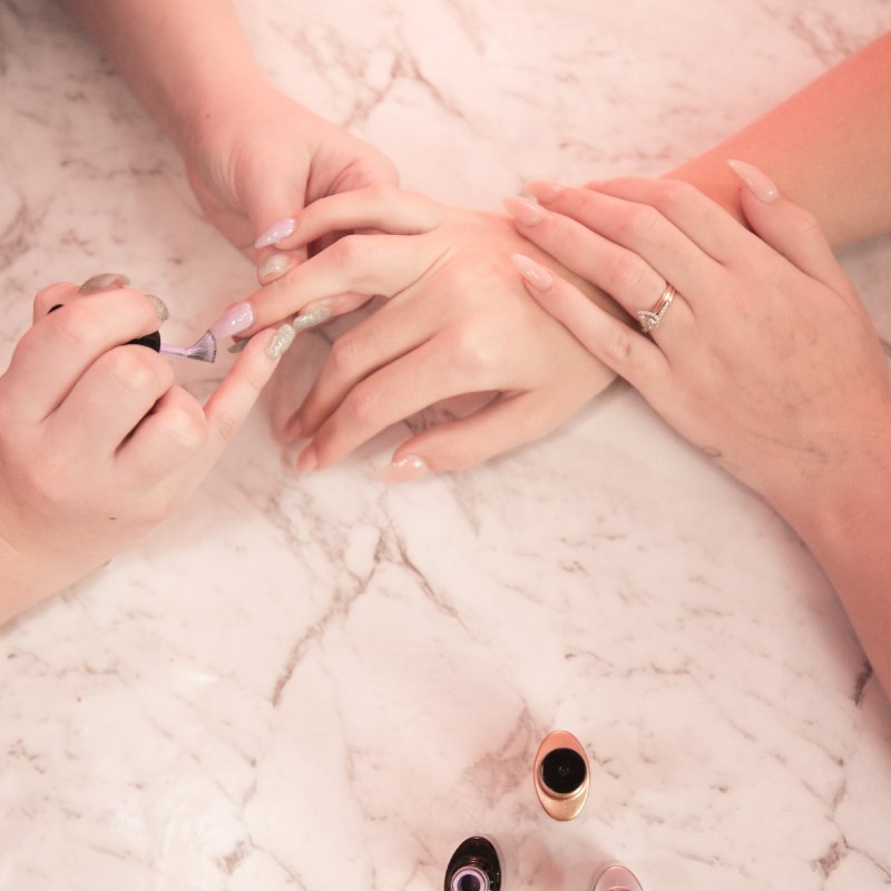 AES106 sejarah cat kuku