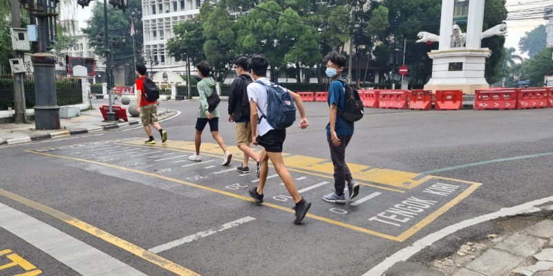 AE S102 Buku Petualang K11 -Menyusuri Kota Bandung-