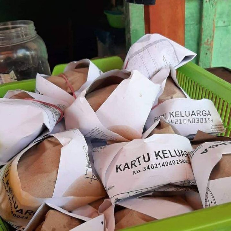 AES 194 Jaga data pribadi seperti kamu jaga pasangan.