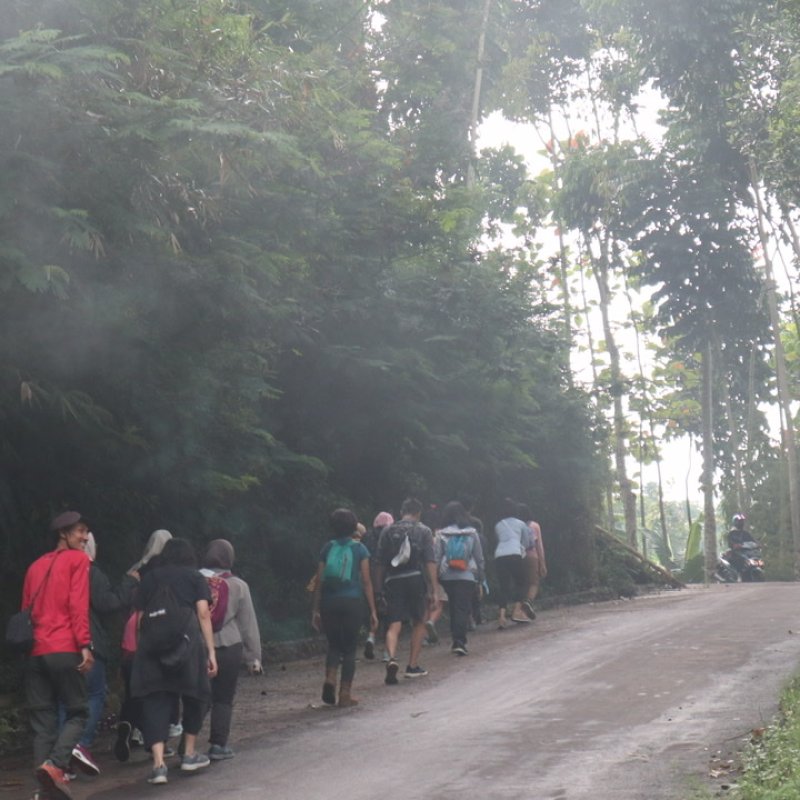 AES87 Berjalan Kesepian