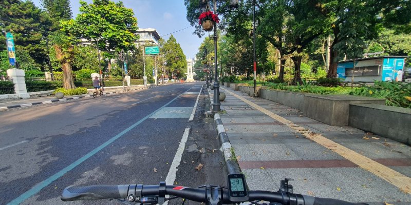 AES516 Bandung yang Lengang