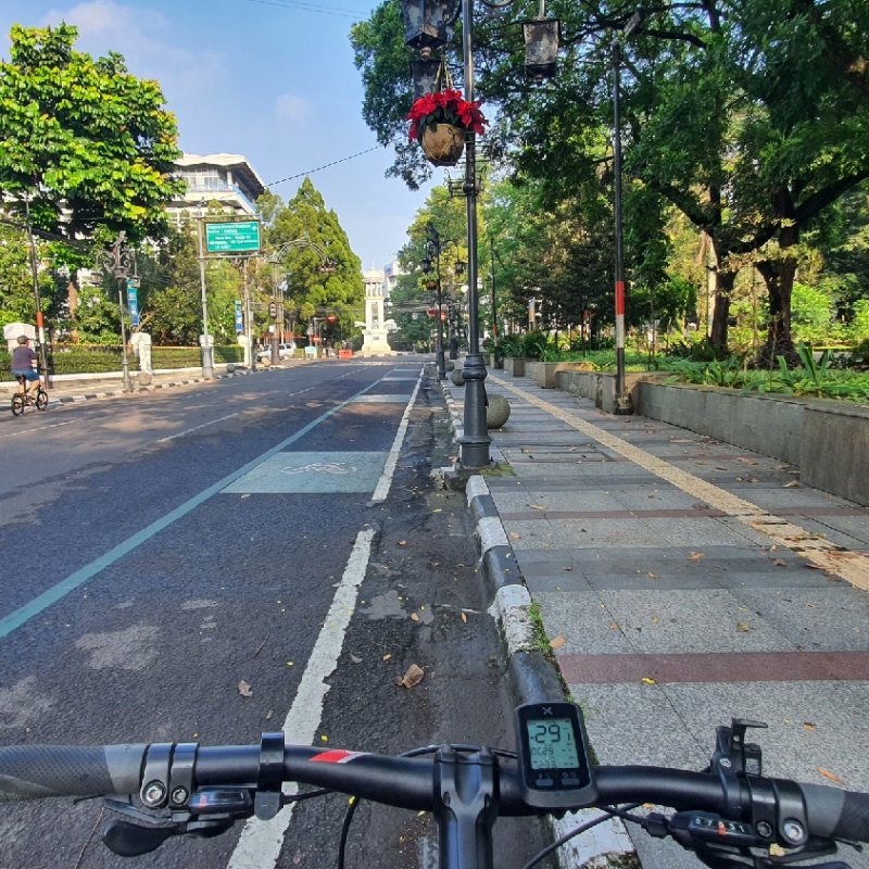 AES516 Bandung yang Lengang
