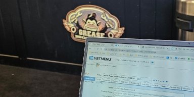 AES 785 Bekerja di Tukang Oli