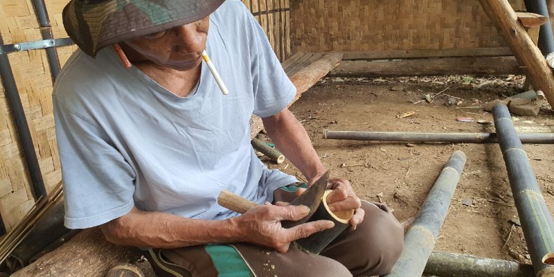 AES566 Awi Hideung Abah Tata