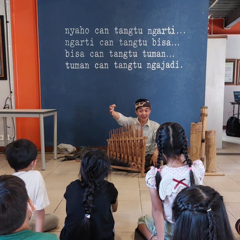 AES 58 Musik Bambu dari Cireundeu