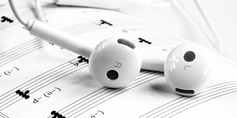 AES07  Dengerin Lagu