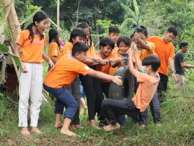 AES72 Bertualang di Tanah Pusara Air