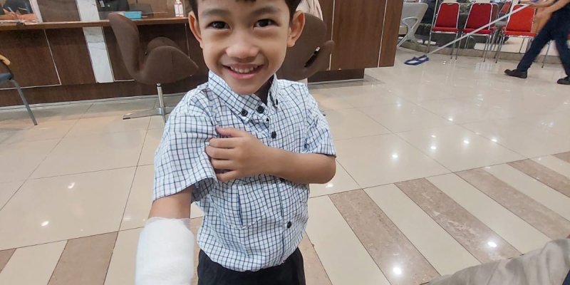 AES0012 Ngga didobrak, cuman ketuk pintu