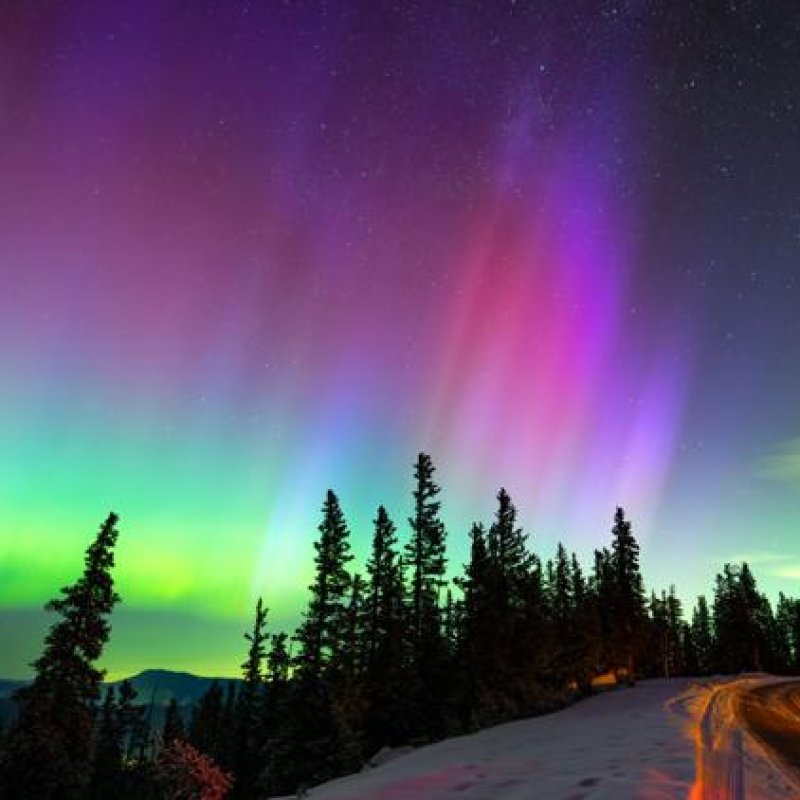 AES 1084 Berburu Aurora Borealis