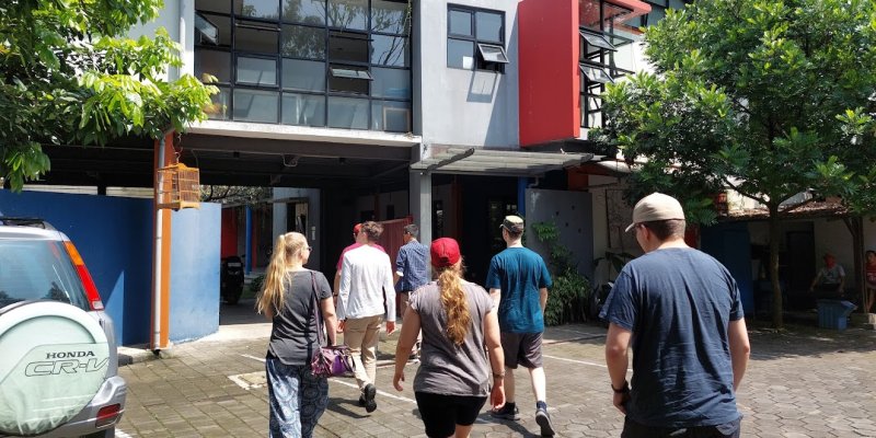 AES504 Kunjungan Spesial