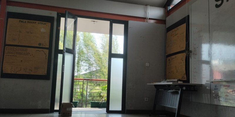 aes34 Ketimpa Meja SMP Bilek