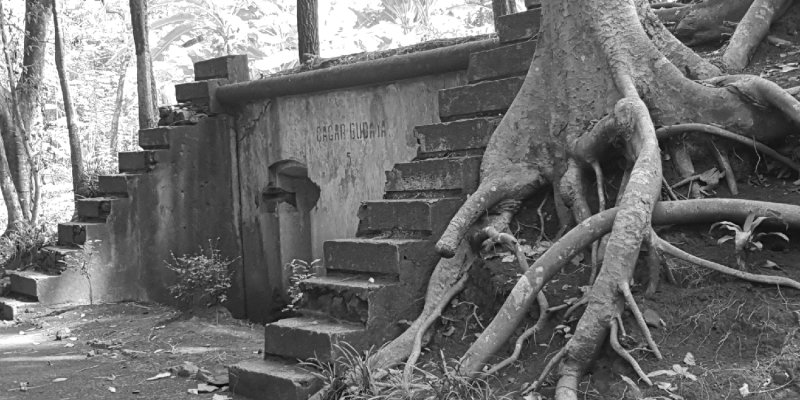 AES716 Menelusuri Jejak Sejarah