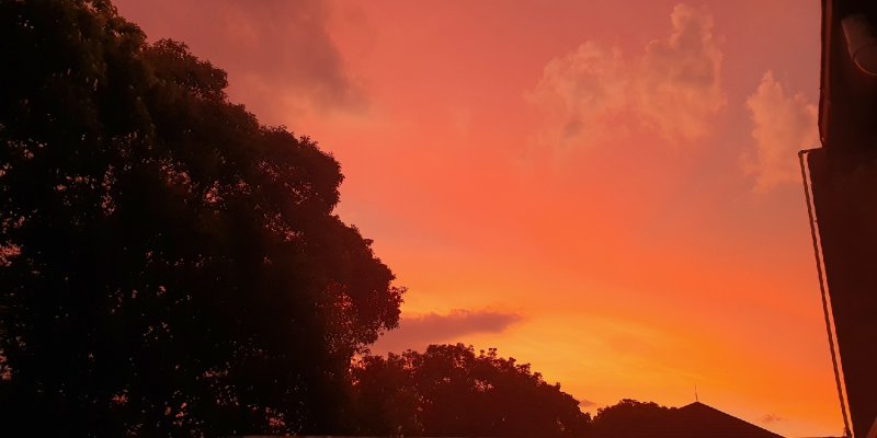 AES748 Kenapa Biru dan Jingga