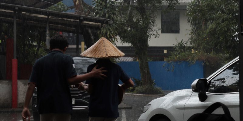 AES 001: Menabrak Tembok dan Terbang Menabrak Atap P.1