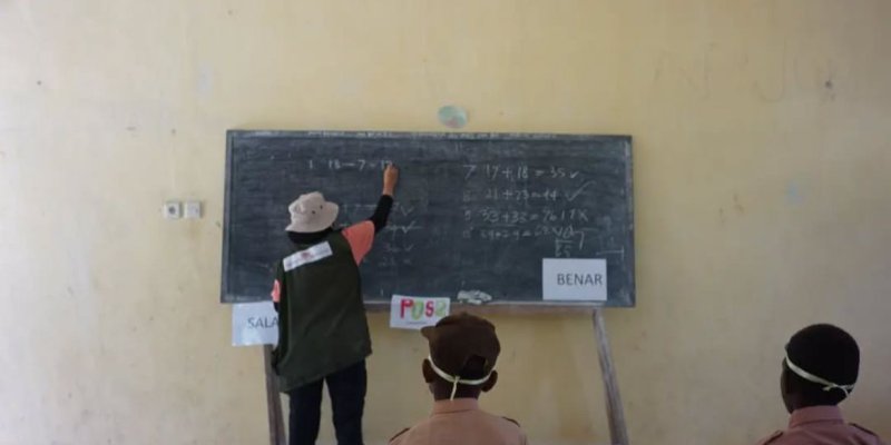 AES02 Ruang Kelas Tanpa Jendela