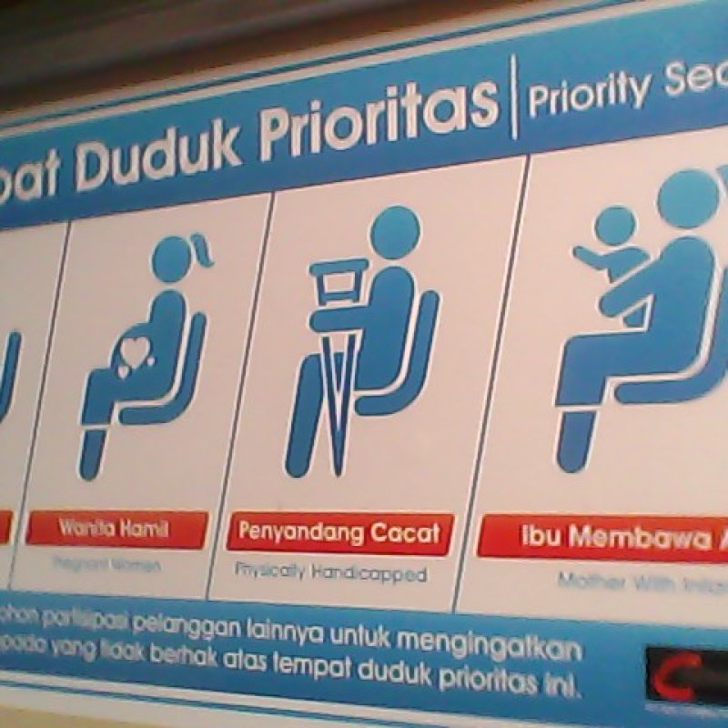 AES 003 - Bangku Prioritas Transportasi Umum