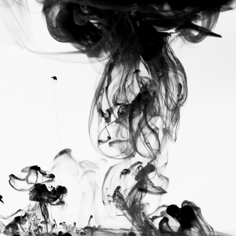 AES043 CORETAN HITAM DI BULAN MEI (TINTA YANG TUMPAH)