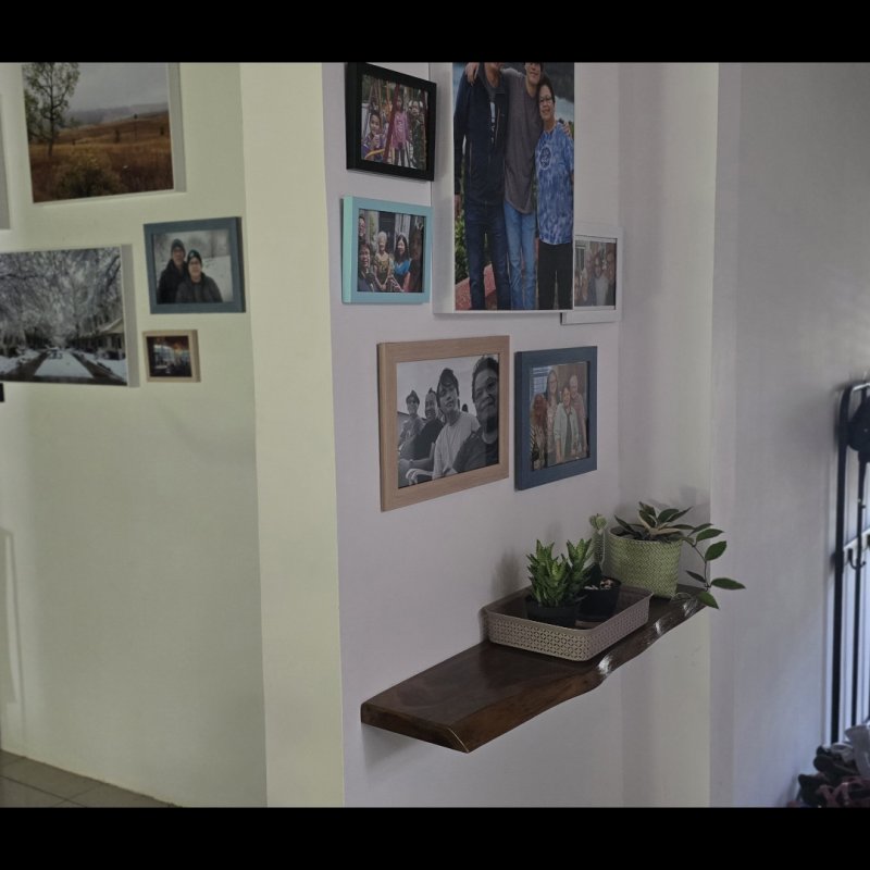 AES 1422 Dinding Cerita