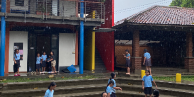 AES08 Bermain Hujan = Bentuk Syukur 