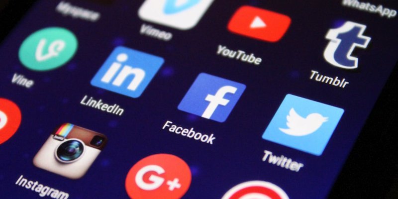 AES856 Tak Paham (lagi) Media Sosial 