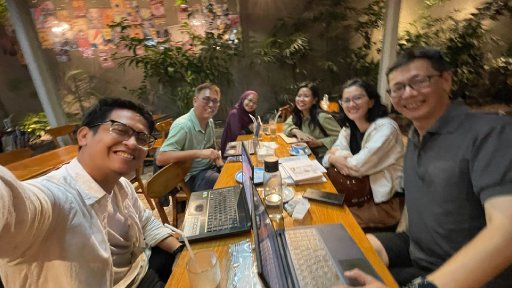 AES 052 God Works in a Mysterious Way: MGMP Guru Bahasa Inggris