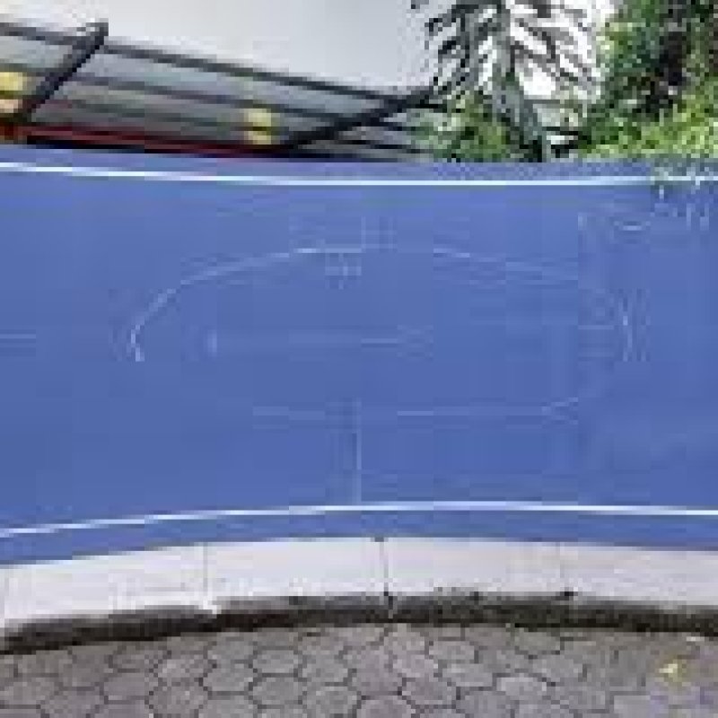 Melukis dinding biru dengan teman teman di Semi Palar.