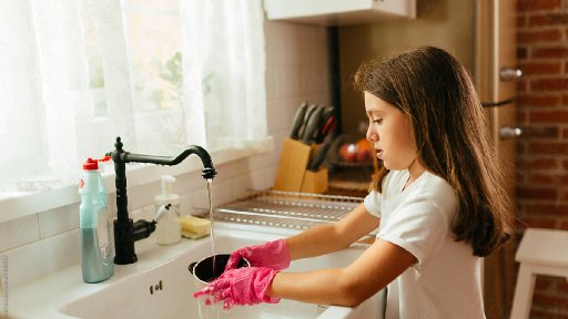 AES 23 Mencuci Gelas