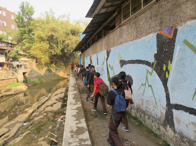 Tepi Sungai Cikapundung di samping UNLA